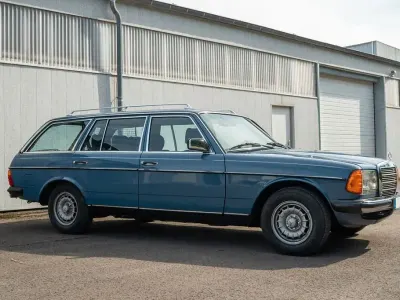 Gebraucht Mercedes 230 136 PS (100 kW) 1983 Blau Limousine