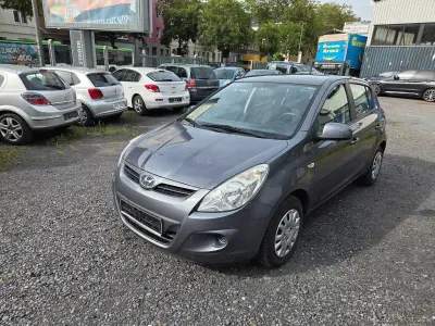 Gebraucht Hyundai i20 Edition 77 PS (56 kW) 2011 Grau Kleinwagen