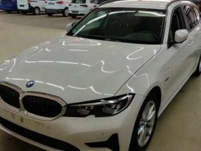 BMW 330e