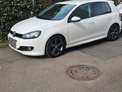 Gebraucht VW Golf VI Team 122 PS (89 kW) 2010 Weiß Kleinwagen