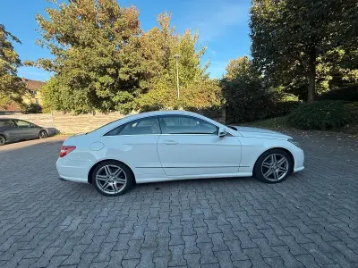 Gebraucht Mercedes E350 AMG 292 PS (214 kW) 2010 Weiß Coupé