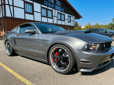 Gebraucht Ford Mustang GT 300 PS (220 kW) 2010 Grau Coupé