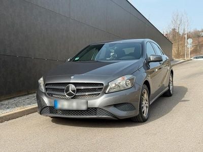Usata Mercedes A180 122 CV (89 kW) 2015 Grigio Utilitaria