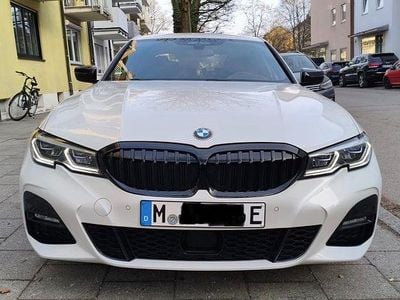Weiß Gebraucht 2020 BMW 330e M Sport Limousine | 31.000 € (Fairer Preis)