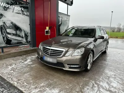 Gebraucht Mercedes E500 408 PS (300 kW) 2011 Braun Limousine