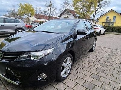 Gebraucht Toyota Auris 132 PS (97 kW) 2013 Schwarz Kleinwagen