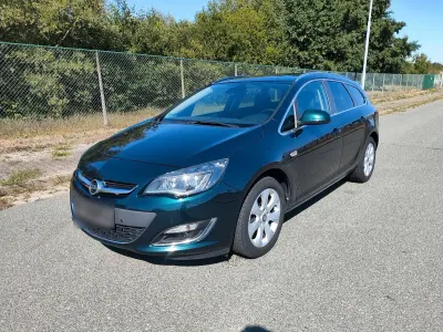 Gebraucht Opel Astra 110 PS (80 kW) 2015 Grün Kombi