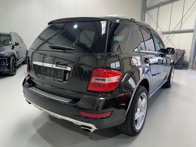 Second-hand Mercedes ML500 387 CP (284 kW) 2010 Negru SUV