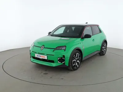 Używany Renault 5 E-Tech Komfort 110 kW (150 KM) 2024 Zielony Sedan/Limuzyna