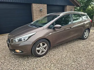 Gebraucht Kia Ceed Sportswagon Edition 7 128 PS (94 kW) 2012 Kombi