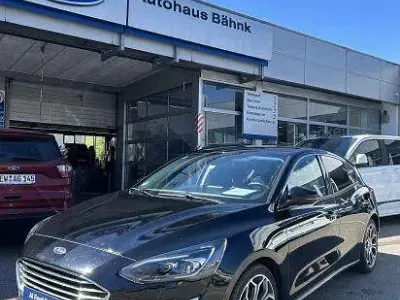Gebraucht Ford Focus Titanium 125 PS (91 kW) 2018 Schwarz Limousine