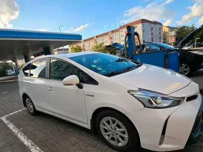 Used Toyota Prius+ 132 HP (97 kW) 2019 White Minivan
