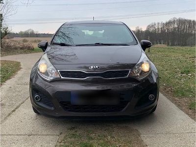 Gebraucht Kia Rio Spirit 90 PS (66 kW) 2015 Braun Kleinwagen