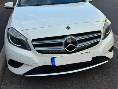 Gebraucht Mercedes A180 Urban 122 PS (89 kW) 2014 Weiß Kleinwagen