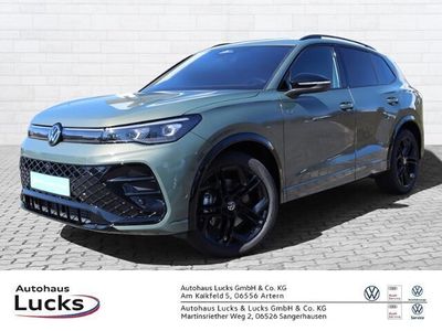 Grün (cipressinogrün metallic) Neu 2025 VW Tiguan R-line SUV | 53.858 €