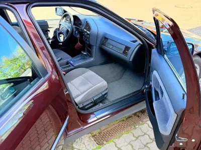 Gebraucht BMW 316 98 PS (72 kW) 1993 Rot Limousine