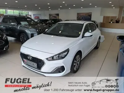 Gebraucht Hyundai i30 120 PS (88 kW) 2018 Polar white / sol Limousine