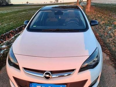 Gebraucht Opel Astra 140 PS (102 kW) 2013 Weiß Limousine