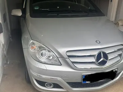 Gebraucht Mercedes B200 194 PS (142 kW) 2010 Schwarz Van / Kleinbus