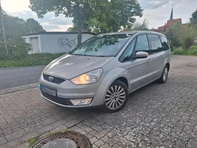 Gebraucht Ford Galaxy 115 PS (84 kW) 2009 Gold Van / Kleinbus