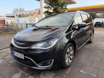 Schwarz Gebraucht 2017 Chrysler Pacifica Limited Van / Kleinbus | 17.900 €