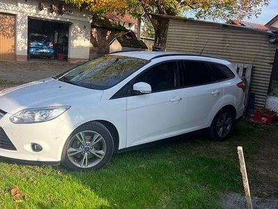 Weiß Gebraucht 2014 Ford Focus Limousine | 4.000 € (Guter Preis)