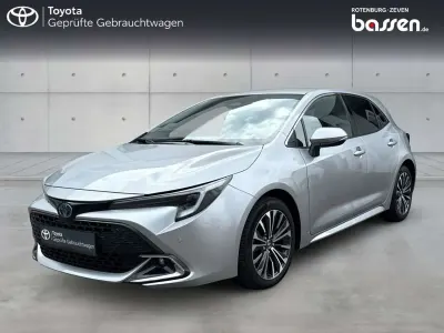 Używany Toyota Corolla Team 140 KM (102 kW) 2024 Srebrny Sedan/Limuzyna