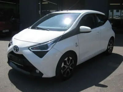 Gebraucht Toyota Aygo X-play 72 PS (52 kW) 2020 Weiß Kleinwagen