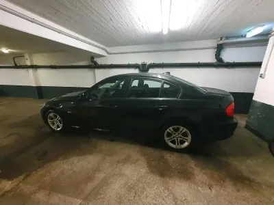 Używany BMW 318 150 KM (110 kW) 2011 Czarny Sedan/Limuzyna