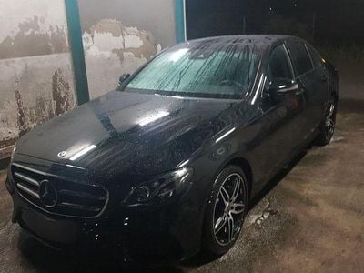 Gebraucht Mercedes E220 AMG 194 PS (142 kW) 2019 Schwarz Limousine