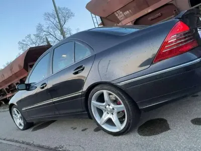 Gebraucht Mercedes C320 Avantgarde 218 PS (160 kW) 2001 Schwarz Limousine