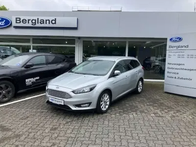 Gebraucht Ford Focus Titanium 125 PS (91 kW) 2017 Polarsilber metallic  zjncww Kombi