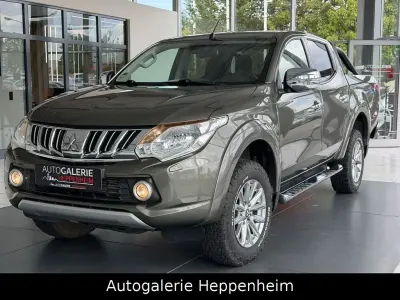 Gebraucht Mitsubishi L200 Plus 181 PS (133 kW) 2017 Grün Pickup