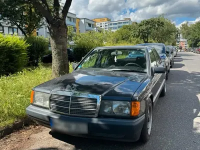 Gebraucht Mercedes 190 109 PS (80 kW) 1990 Grau Limousine