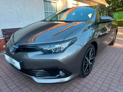 Gebraucht Toyota Auris Hybrid Team 99 PS (72 kW) 2018 Grau Limousine