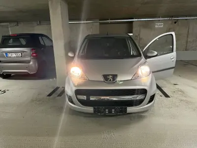 Gebraucht Peugeot 107 Filou 68 PS (50 kW) 2009 Silber Kleinwagen