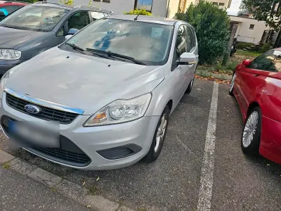 Gebraucht Ford Focus 100 PS (73 kW) 2009 Grau Kombi