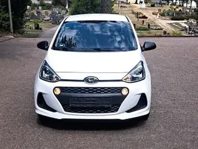 Gebraucht Hyundai i10 Pure 67 PS (49 kW) 2019 Weiß Kleinwagen