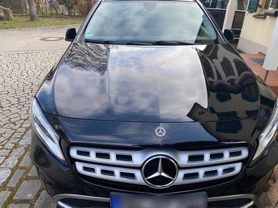 Second-hand Mercedes GLA200 Urban 156 CP (114 kW) 2018 Negru SUV