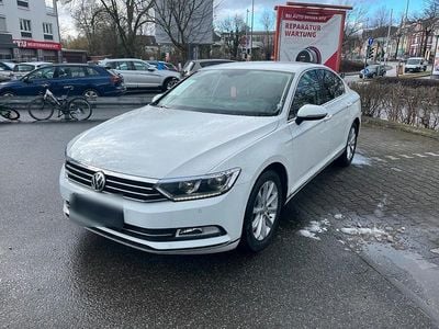 Używany VW Passat Highline 150 KM (110 kW) 2017 Biały Sedan/Limuzyna