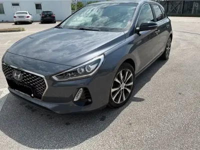 Gebraucht Hyundai i30 Intro Edition 110 PS (80 kW) 2017 Grau Limousine