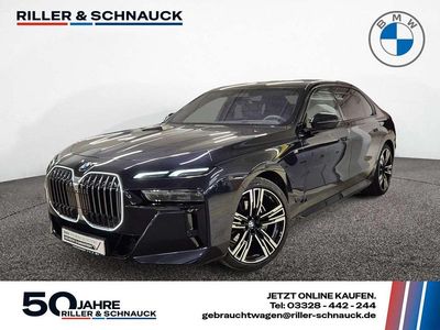 Gebraucht BMW 740 M Sport 299 PS (219 kW) 2025 Carbonschwarz Limousine
