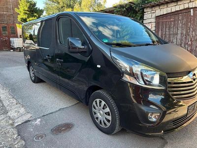 Schwarz Gebraucht 2017 Opel Vivaro Van / Kleinbus | 14.900 € (Etwas zu teuer)