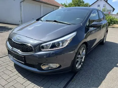 Gebraucht Kia Ceed Spirit 135 PS (99 kW) 2012 Winchestergrau (metallic) Kleinwagen