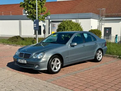 Second-hand Mercedes C200 Avantgarde 163 CP (119 kW) 2004 Gri Berlinǎ