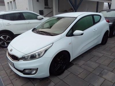 Gebraucht Kia Ceed 135 PS (99 kW) 2015 Weiß Kleinwagen