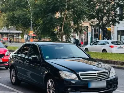 Gebraucht Mercedes C180 2009 Schwarz Limousine