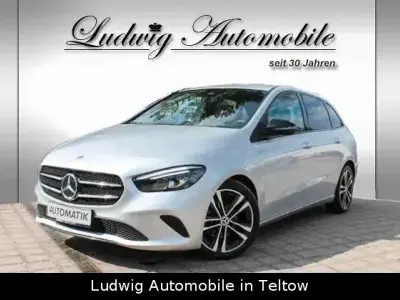 Gebraucht Mercedes B180 136 PS (100 kW) 2019 Iridium silber metallic Van / Kleinbus