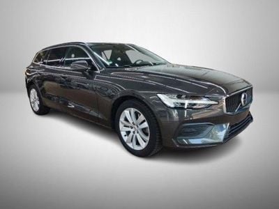 Gebraucht Volvo V60 Core 163 PS (119 kW) 2024 Platinum grey / metallic Kombi