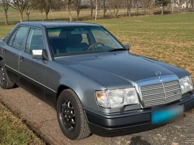Gebraucht Mercedes E260 160 PS (117 kW) 1991 Blau Limousine